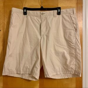 COLUMBIA men’s tan chino shorts